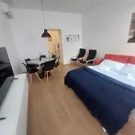 Snapstay 6 Posti Letto * 的里雅斯特